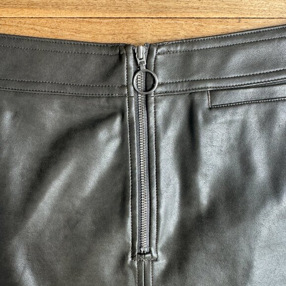 Aritzia Wilfred Vegan Leather Mini Skirt, Size 6 (but on smaller side) - Picture 2 of 7
